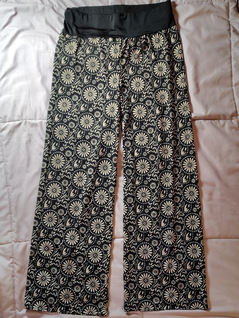 Wide-Leg Floral Print Women’s Pants in Black and Cream
